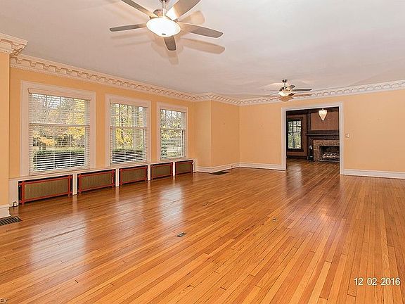 3rd image of 2821 Fairmount Blvd