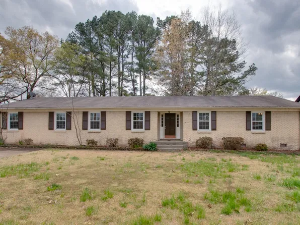 2107 Edinburgh Dr SW, Huntsville, AL 35803