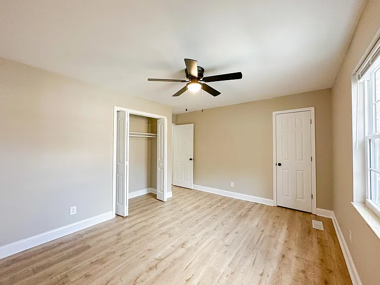 809 Teaberry Ln #B — Photo 11