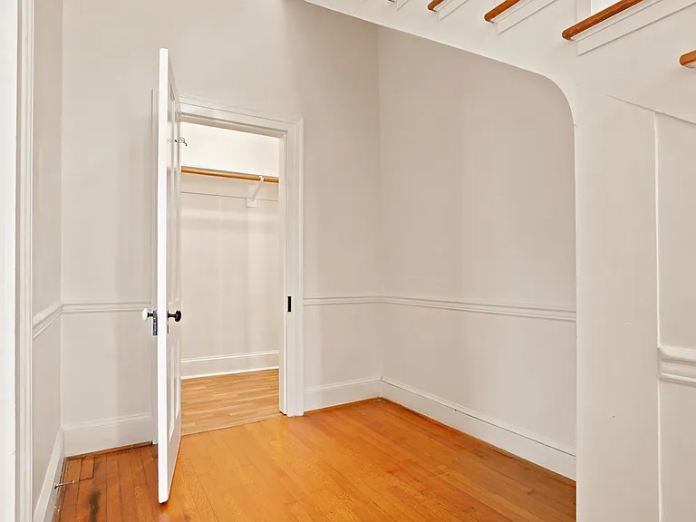 209 N Washington St — Photo 37