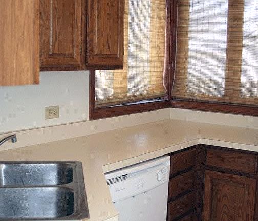 Kitchen - Photo does NOT reflect new floor and counters