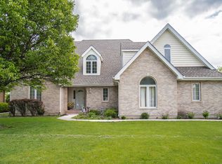 1045 Parkview Cir, Carol Stream, IL 60188