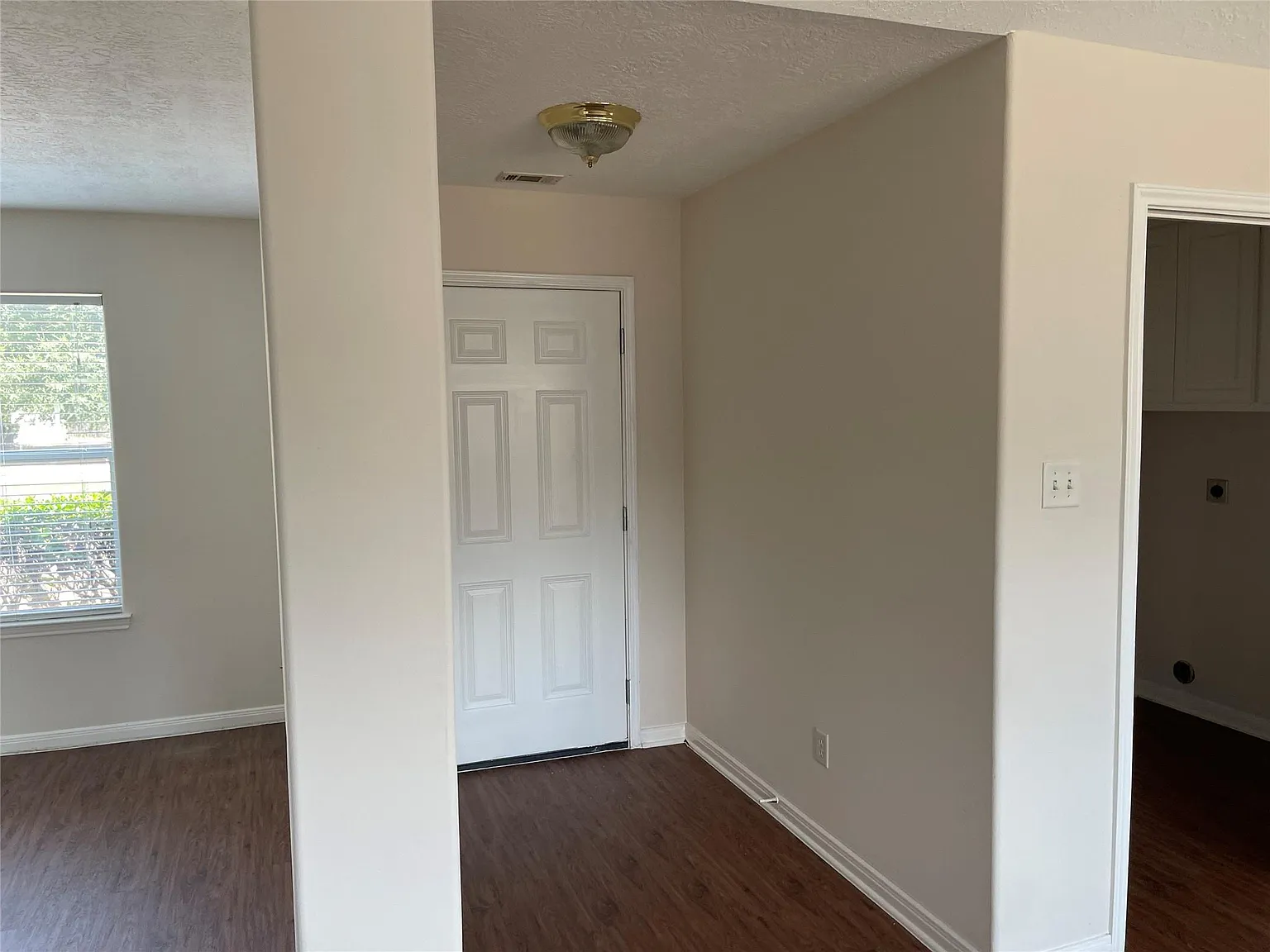 3 bed, 2.0 bath, 1264 sqft, $1,595 — Photo 4
