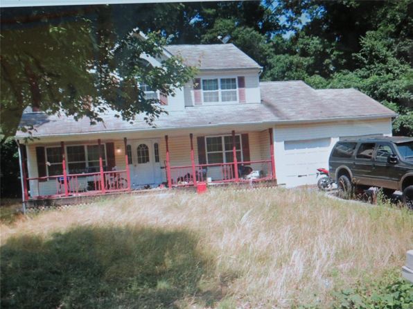 2 Ord Court, Middle Island, NY 11953