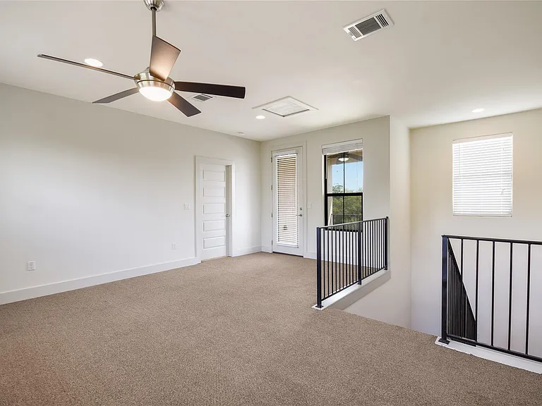 18400 Lakepoint Cv — Photo 23
