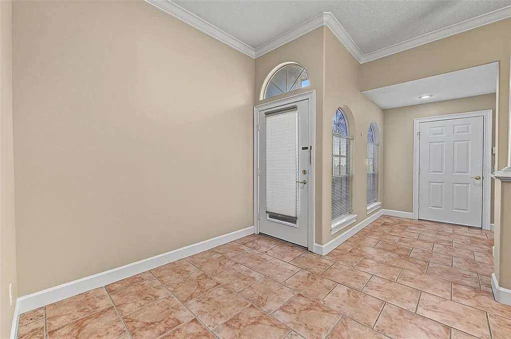 3 bed, 3.5 bath, 3633 sqft, $3,500 — Photo 3