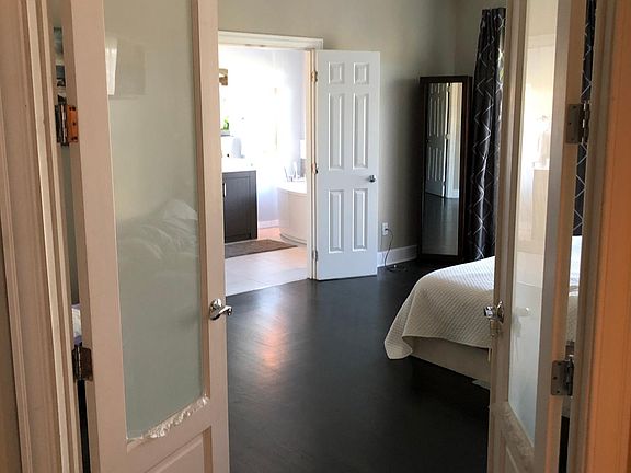 4th image of 8411 Greenside Dr