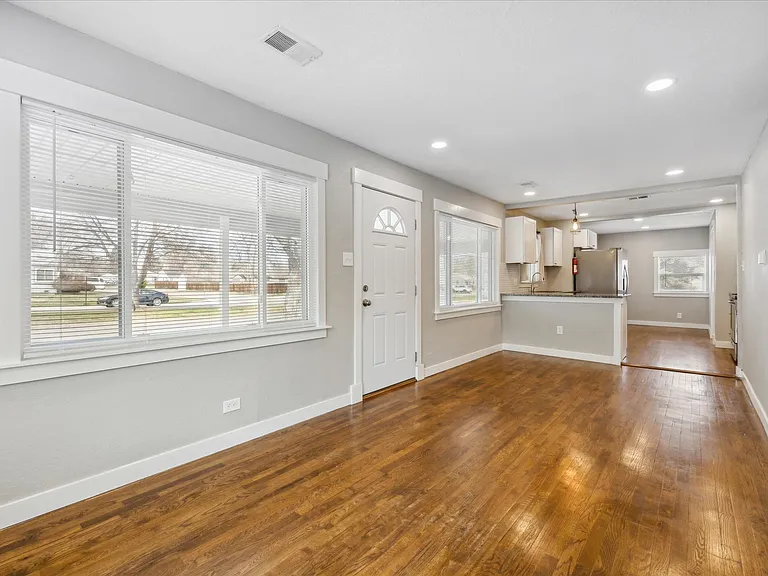 2060 S Irving St — Photo 3