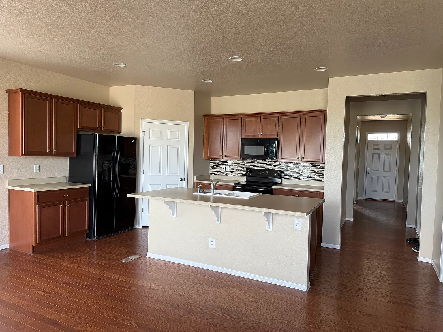 5 bed, 2888 sqft, $3,195 — Photo 2