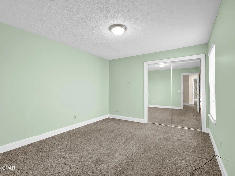 1365 Capri Dr — Photo 32