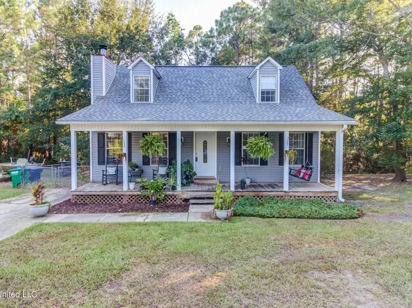 2729 Honduras Dr, Gautier, MS 39553