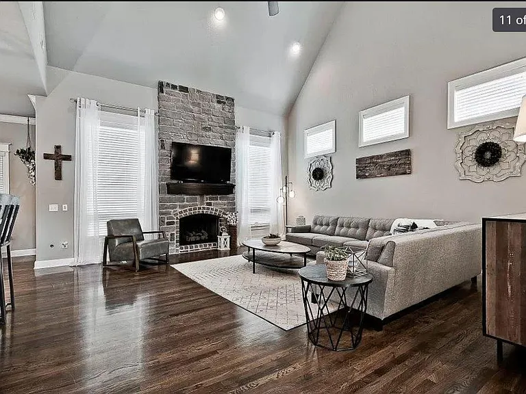 421 Trailwood Cir — Photo 9
