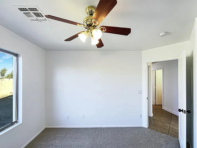 1708 E Francisco Dr — Photo 10