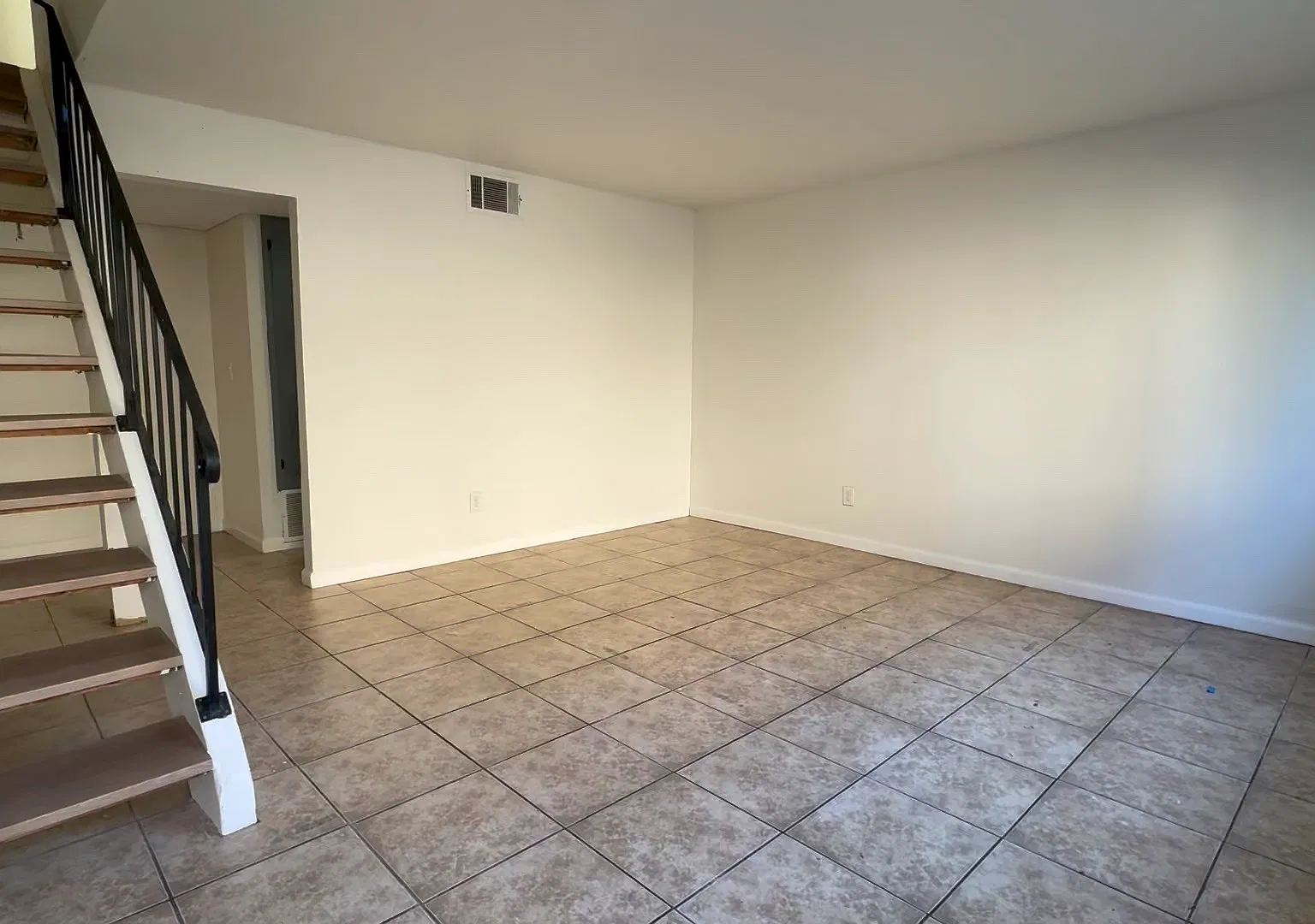 2 bed, 1.5 bath, 1092 sqft, $2,399 — Photo 4