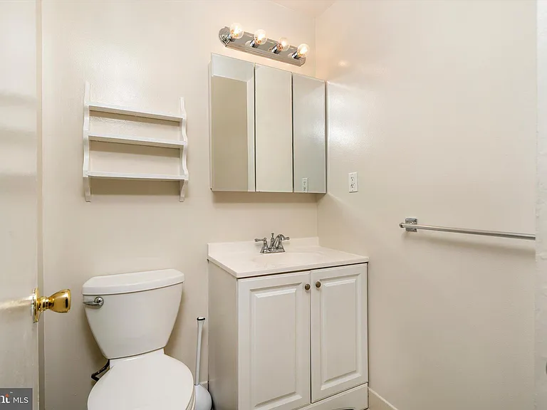 109 Wyndham Pl — Photo 15
