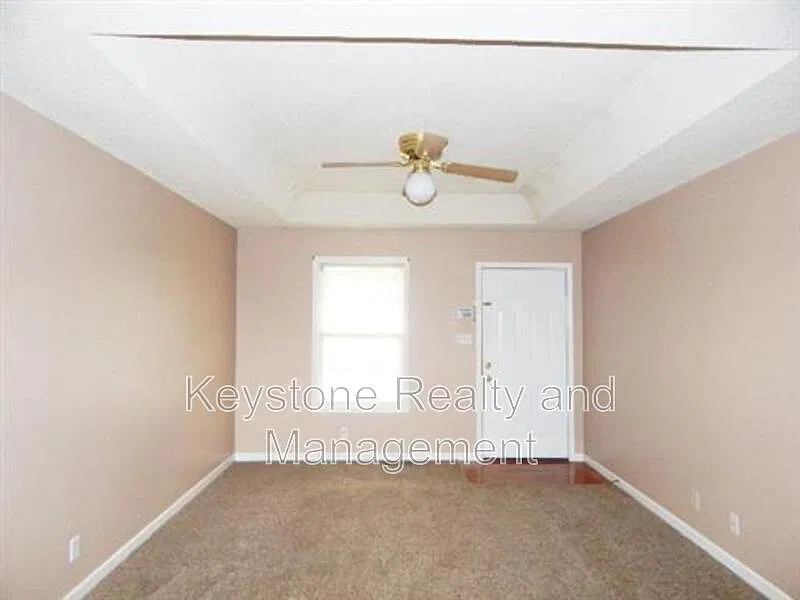 3 bed, 1.5 bath, 1008 sqft, $1,250 — Photo 3