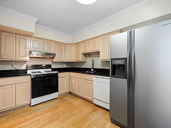 5th image of 144-77 Roosevelt Ave APT 7D