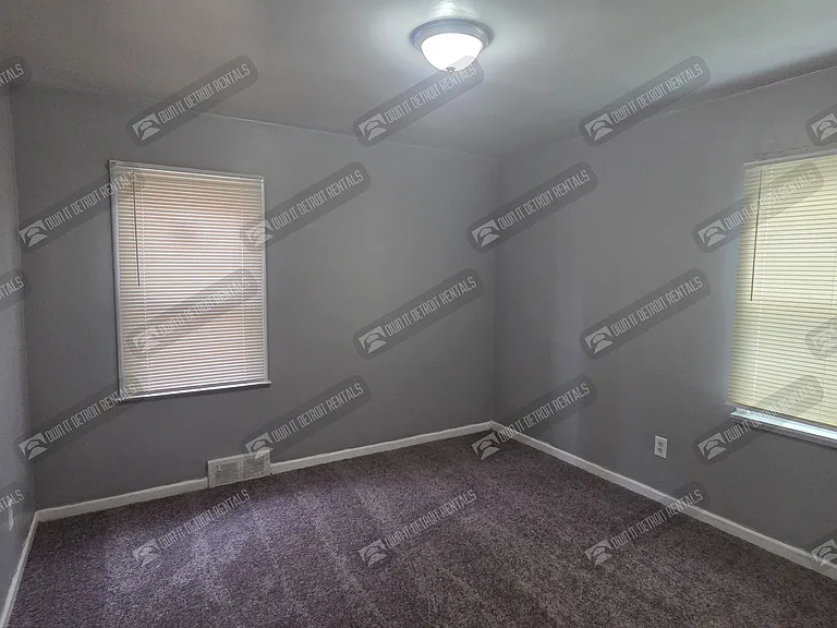 18624 Albion St — Photo 11