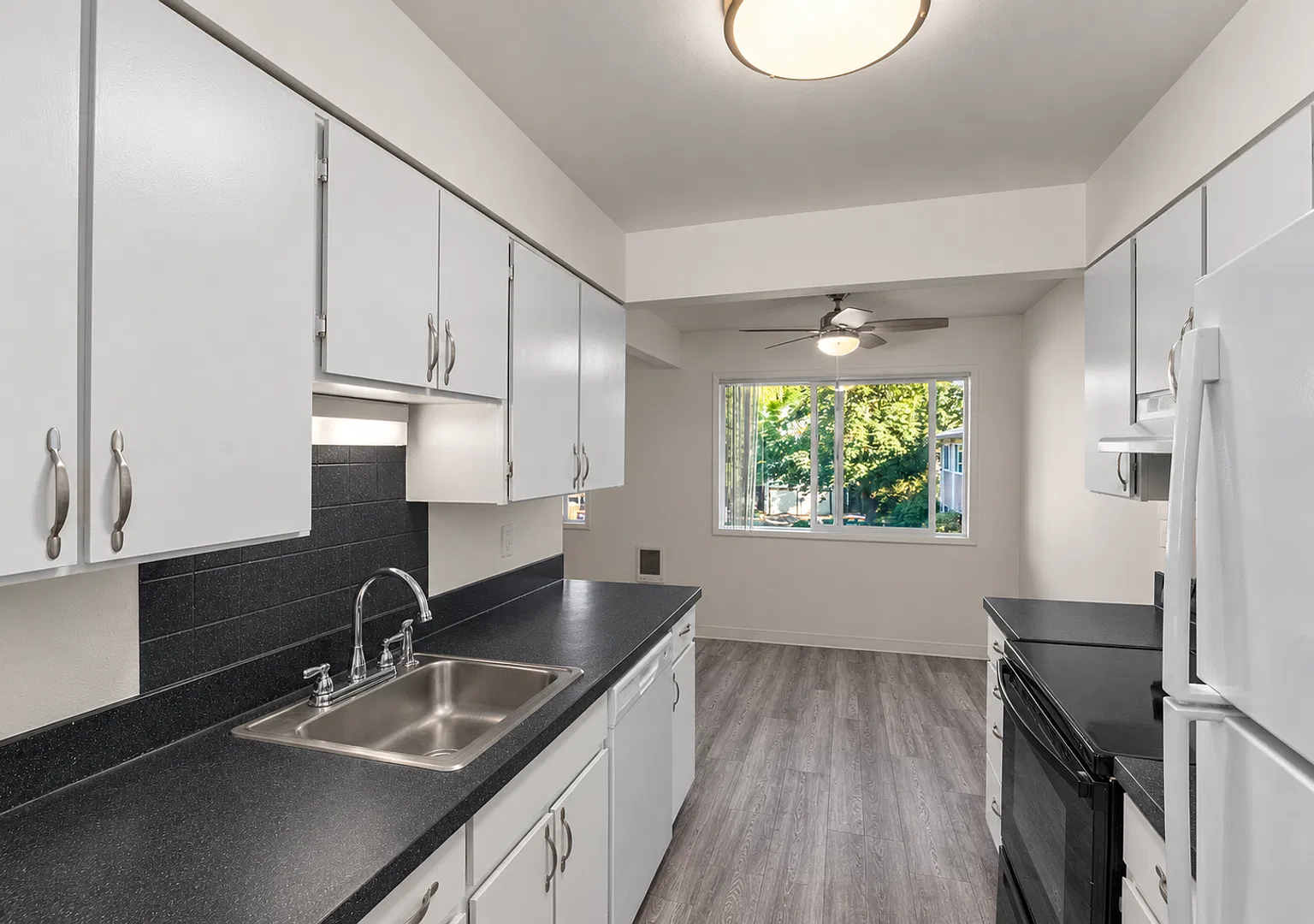 27th East Apartments — Photo 4
