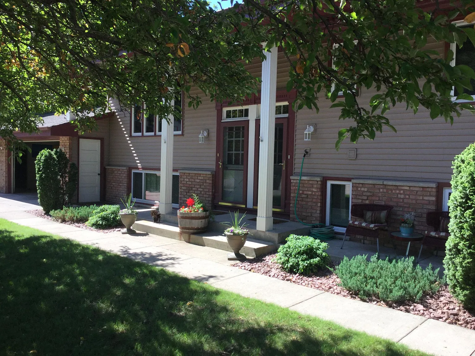 5605 Lindsay St — Photo 2