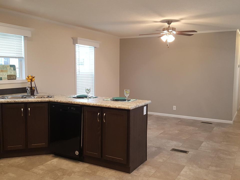 2nd image of 207 Indian Summer Dr