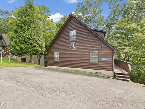 1656 Raccoon Den Way, Sevierville, TN 37862