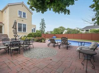 176 Fairway Rd, Long Beach, NY 11561