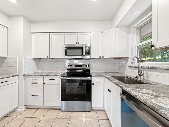 4th image of 2632 Materhorn Dr