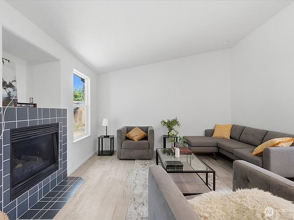 3rd image of 8816 Milbanke Drive SE