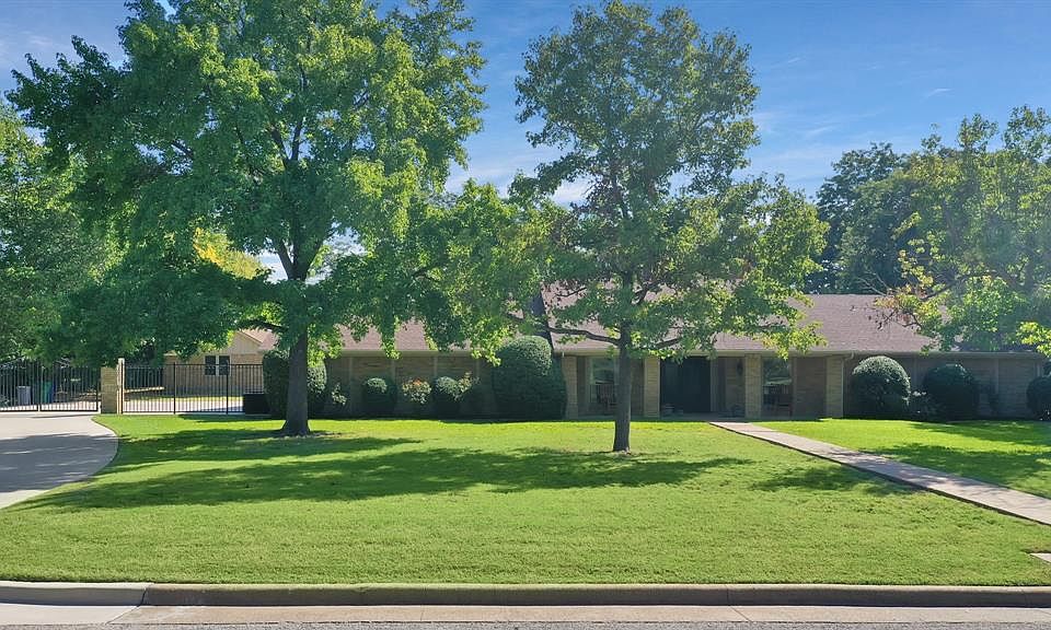 1st image of 660 E Sorita Cir