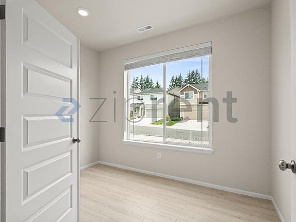 3rd image of 1030 16th Dr