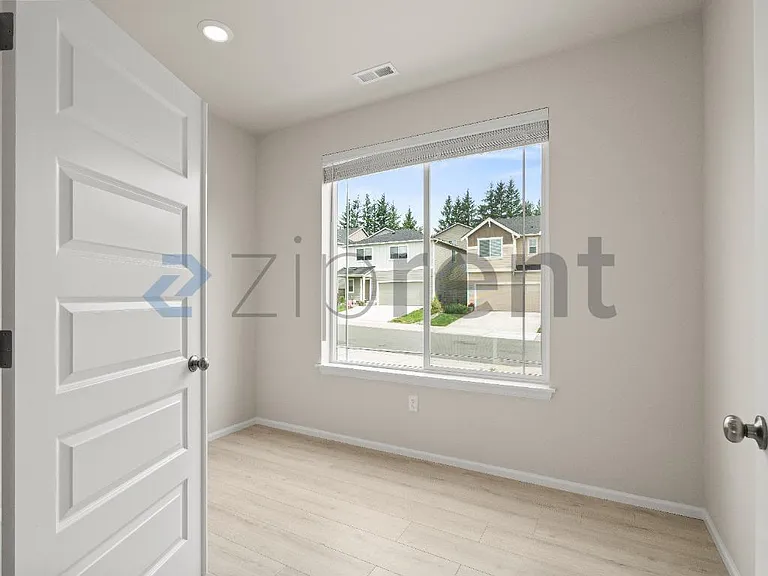 1030 16th Dr — Photo 3