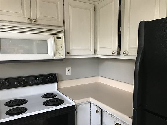 3rd image of 120 Belle Flower Ct