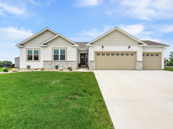 411 Crestview Lane, Lake Mills, WI 53551