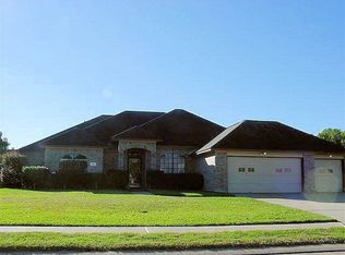 109 Indian Hawthorn, Lake Jackson, TX 77566