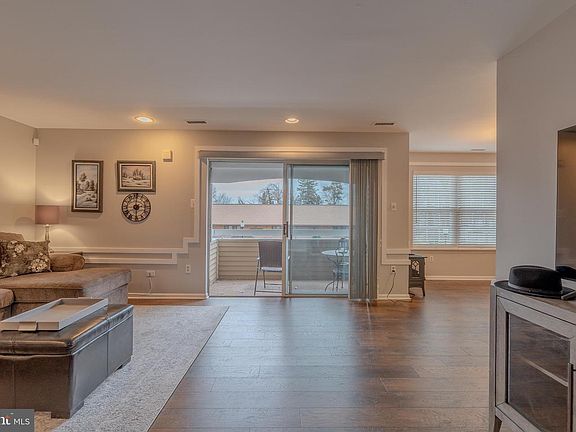 5th image of 73207 Delaire Landing Rd #207-00