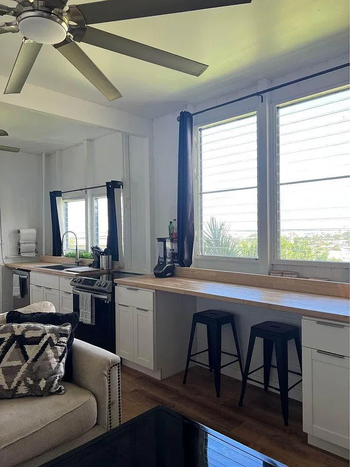 1748 Skyline Dr — Photo 3