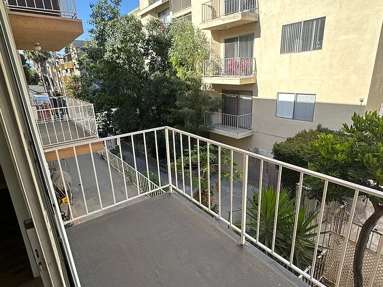 400 S. Kingsley Drive — Photo 30