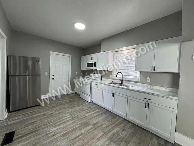 1104 Stophlet St — Photo 5