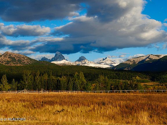 3rd image of 1970 Snow Crest Ranch Dr