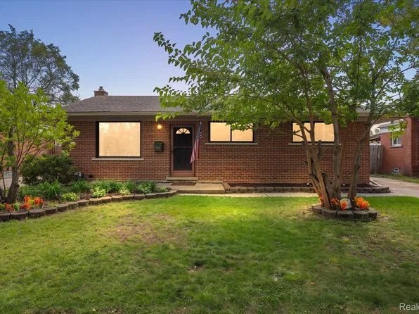 4520 Buckingham Dr, Warren, MI 48092