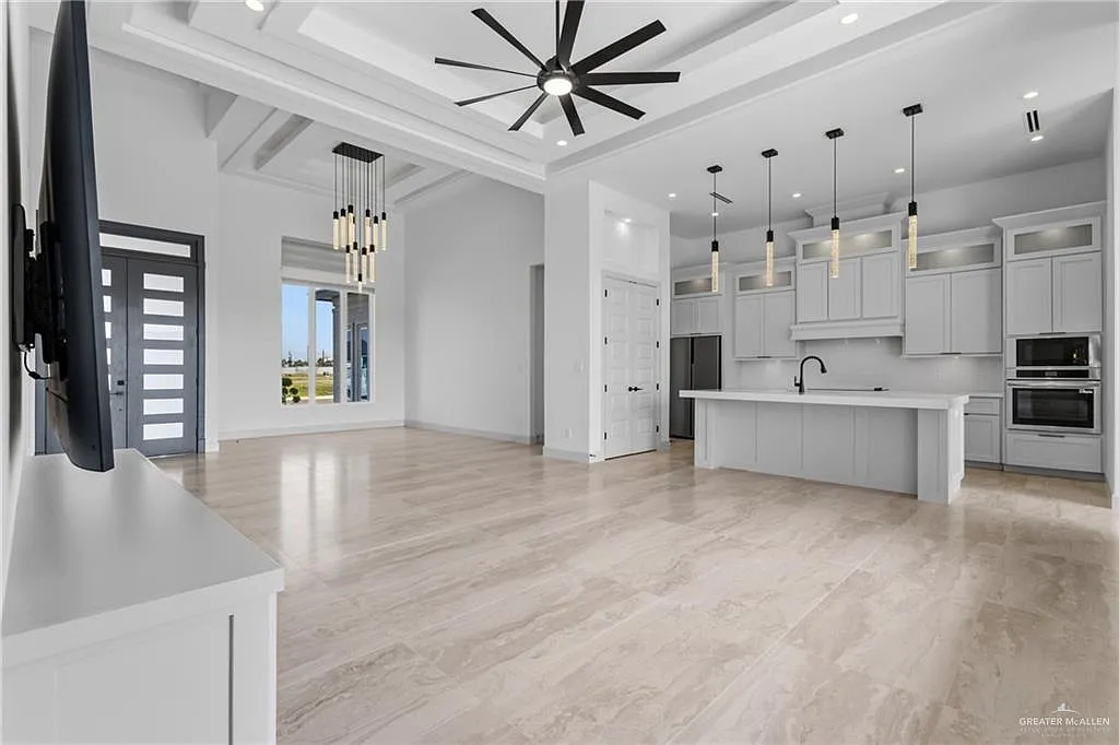 4 bed, 3.5 bath, 2200 sqft, $3,700 — Photo 2