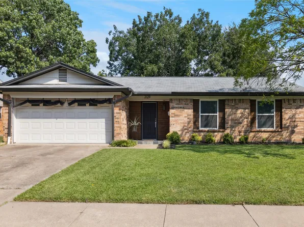 2129 Versailles Dr, Carrollton, TX 75007