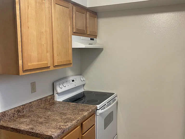 132 N Dodge St #3 — Photo 3