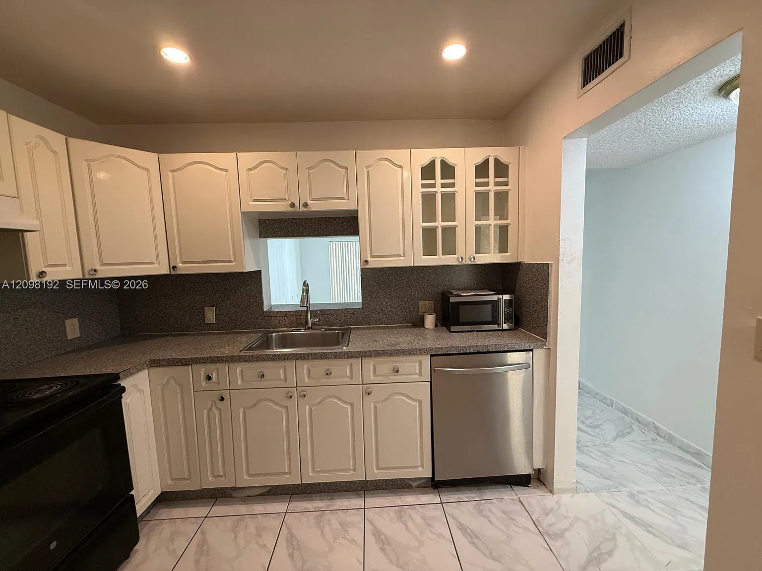 Capri Gardens Condo — Photo 4