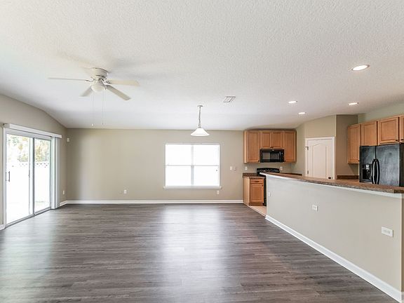 4th image of 140 Thornloe Dr