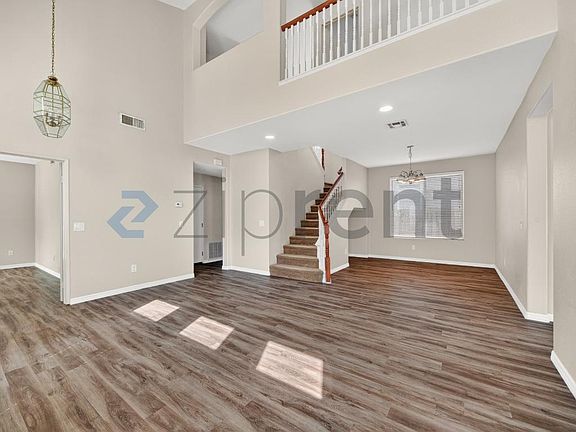 3rd image of 608 Shenandoah Ave