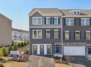 185 Sweetwater Dr, Moon/crescent Township, PA