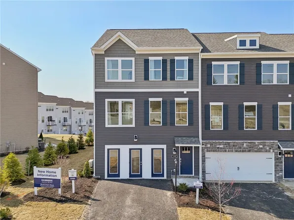 169 Sweetwater Dr, Coraopolis, PA 15108