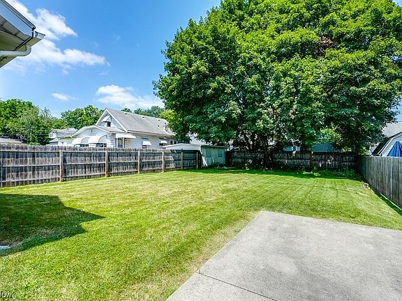 4th image of 65 Fernwood Ave
